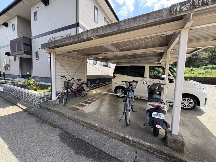 物件外観写真4　(駐輪場)