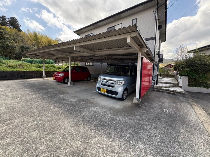 物件外観写真5　(駐車場)