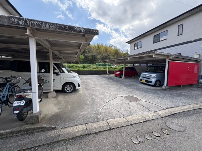 物件外観写真4　(駐車場)