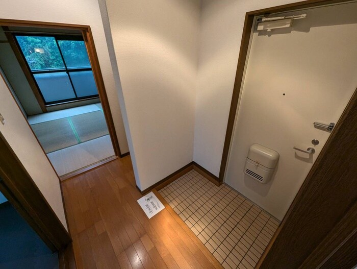 物件内観写真12　(玄関)