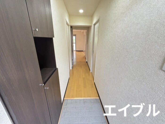 物件内観写真16　(玄関)