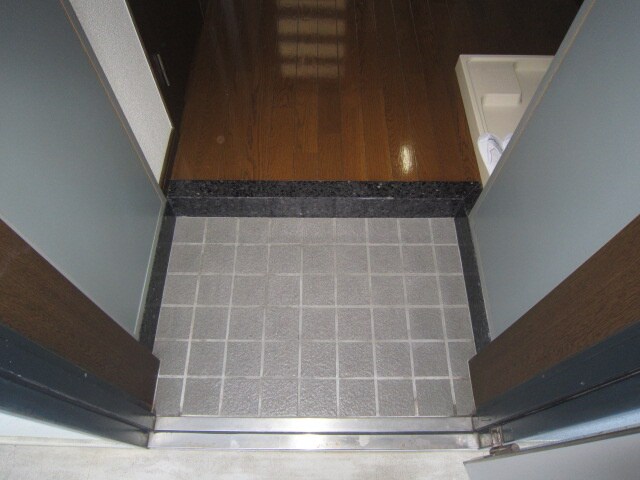 物件内観写真11　(玄関)