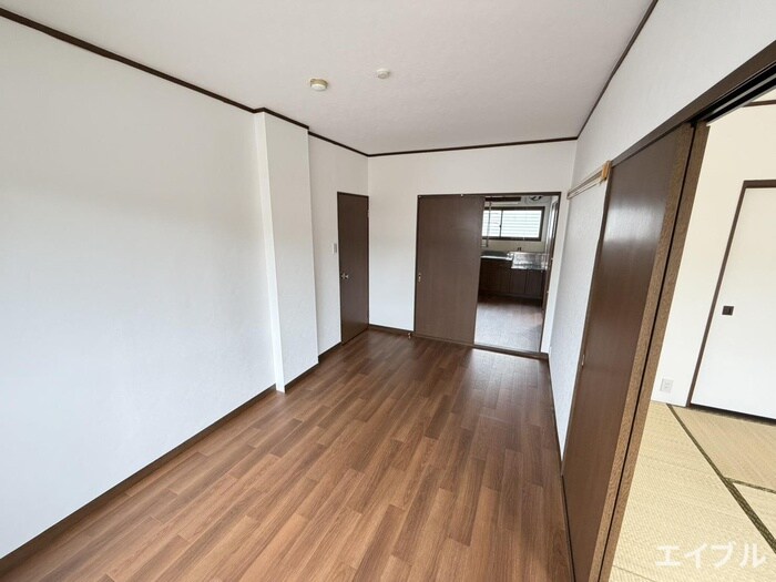 物件内観写真8　(居室)