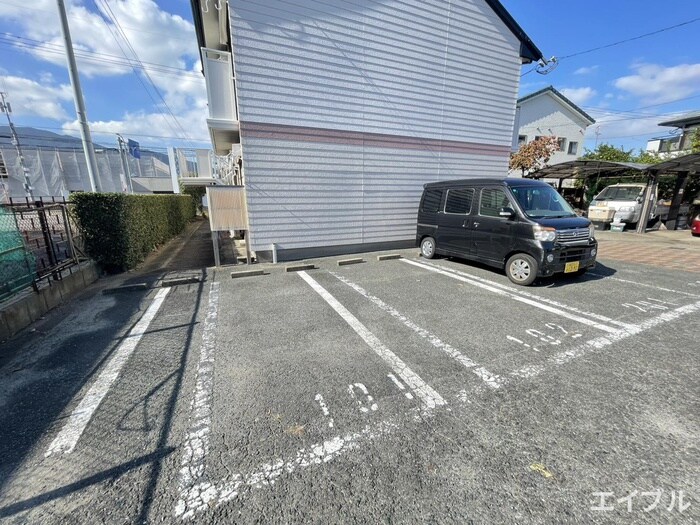 物件外観写真4　(駐車場)