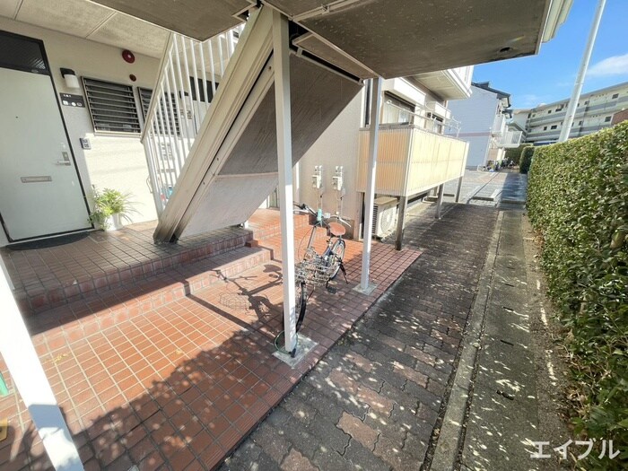 物件外観写真5　(駐輪場)