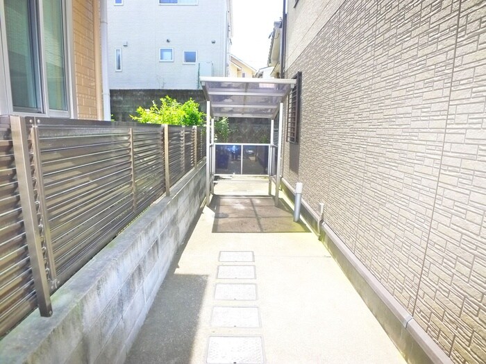 物件外観写真2　(駐輪場)