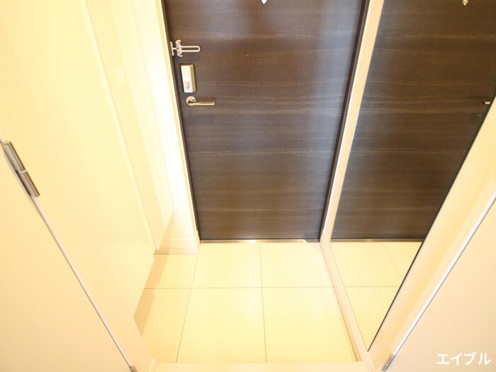 物件内観写真13　(玄関)