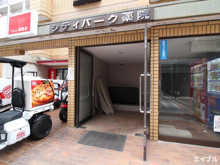 物件外観写真3　(エントランス部分)