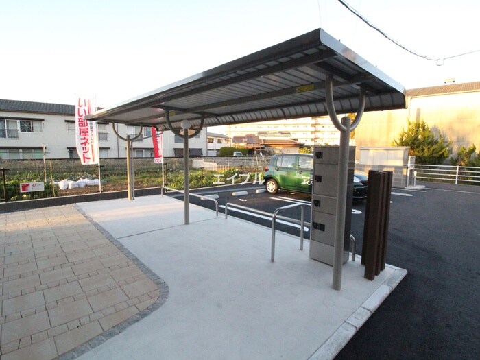 物件外観写真3　(駐輪場)