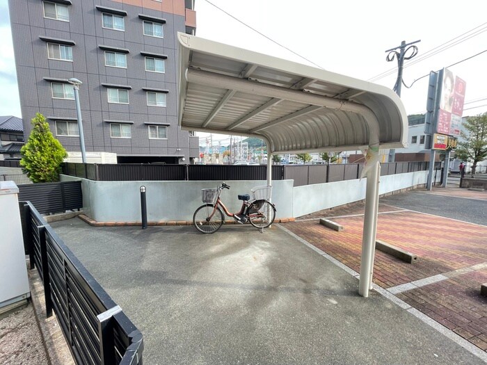 物件外観写真3　(駐輪場)
