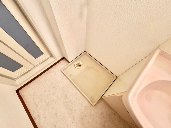 物件内観写真10　(洗濯機置場)