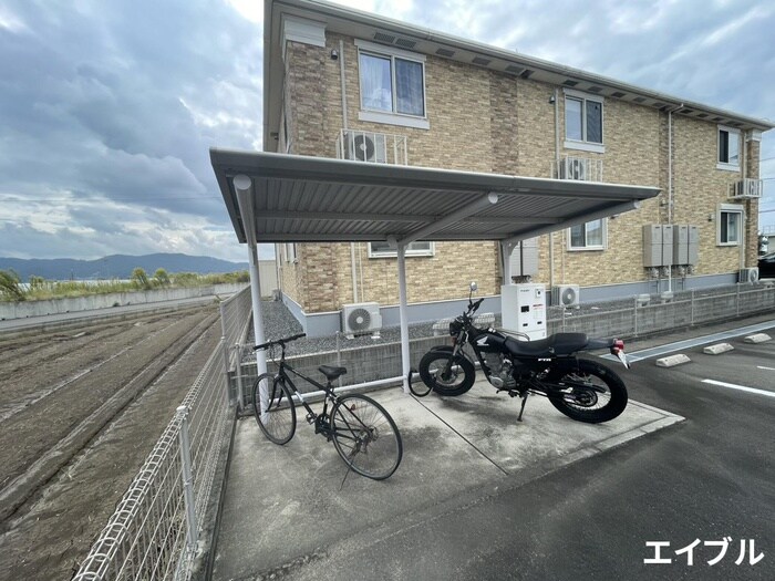 物件外観写真3　(駐輪場)