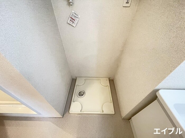 物件内観写真10　(洗濯機置場)