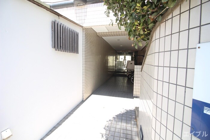 物件外観写真3　(エントランス部分)