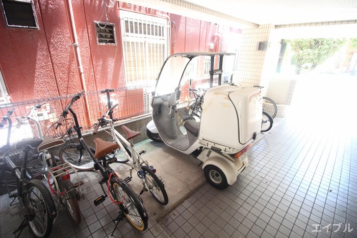 物件外観写真4　(駐輪場)