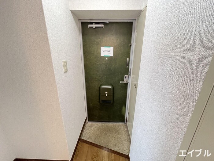 物件内観写真13　(玄関)