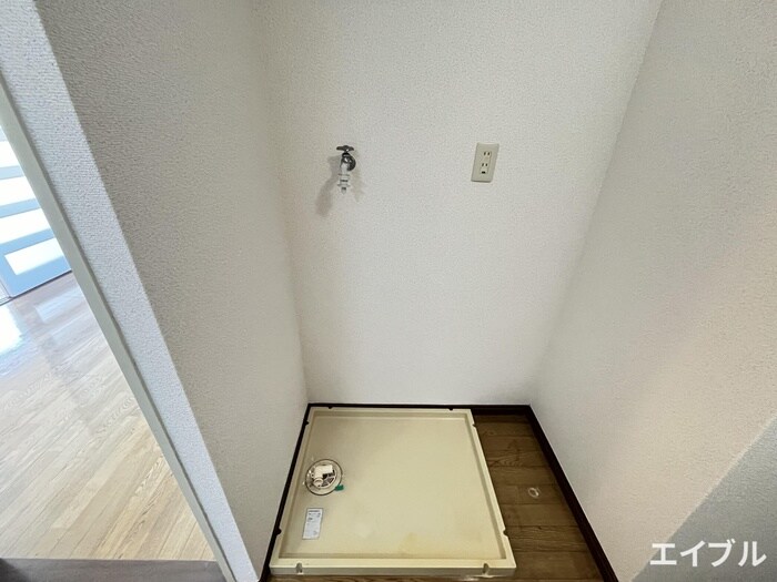 物件内観写真18　(洗濯機置場)