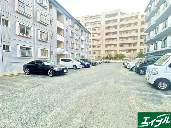 物件外観写真4　(駐車場)