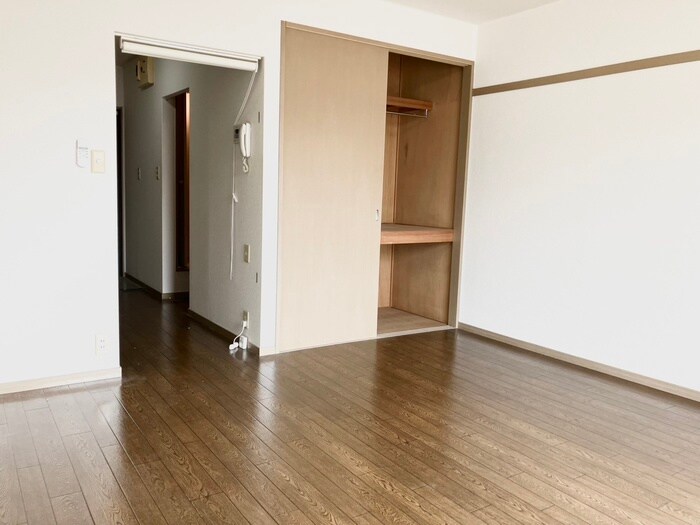 物件内観写真3　(居室)