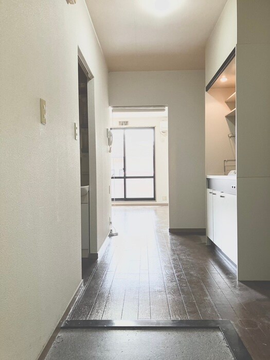 物件内観写真11　(玄関)