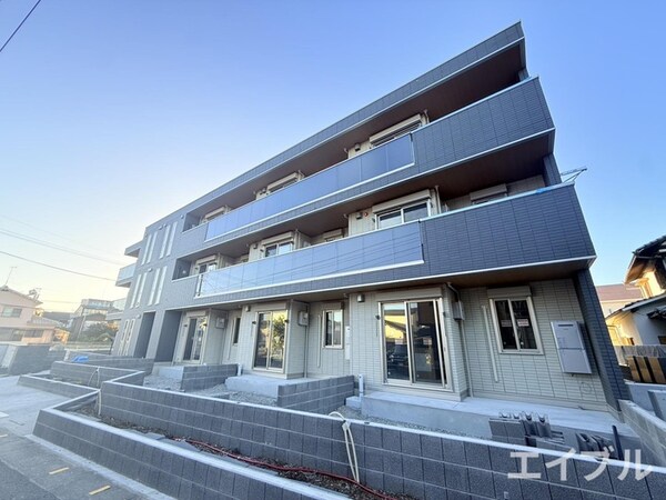 建築中