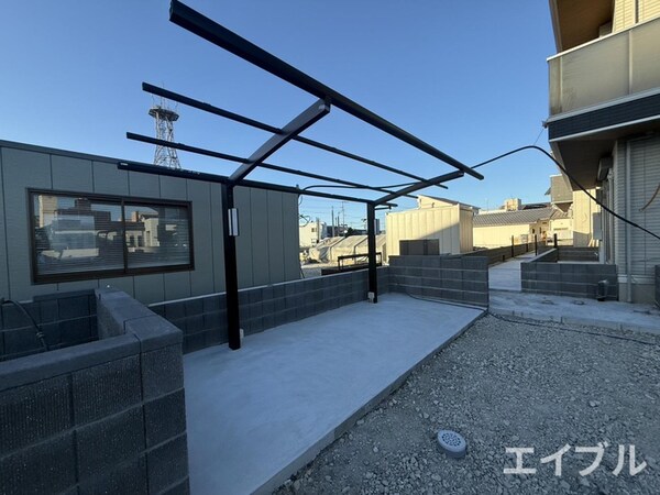 建築中
