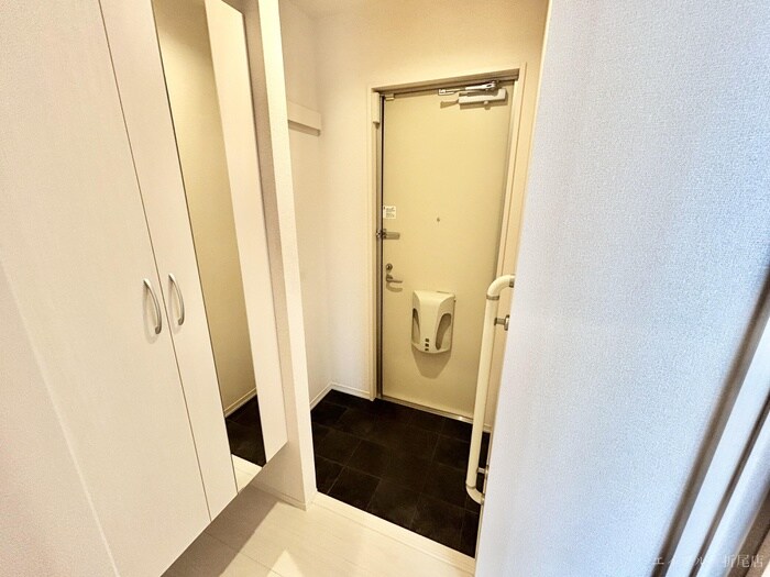 物件内観写真13　(玄関)