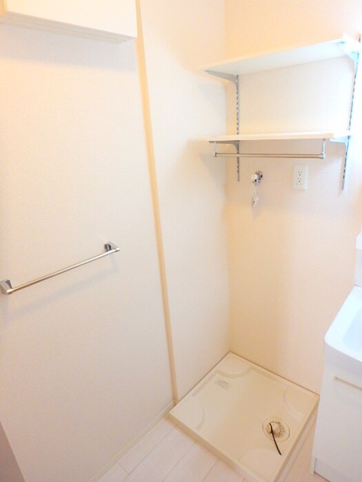 物件内観写真14　(洗濯機置場)