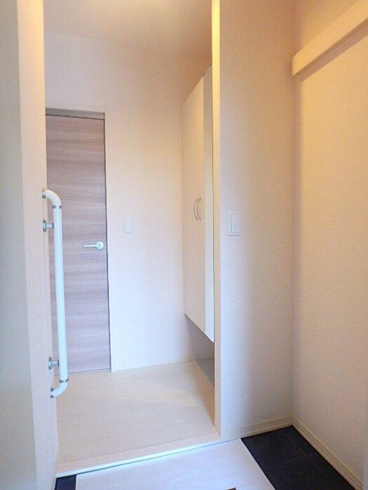 物件内観写真16　(玄関)