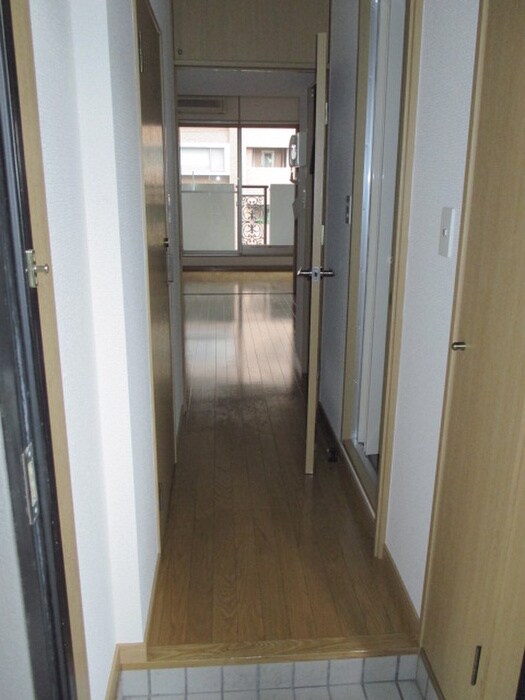 物件内観写真8　(廊下)