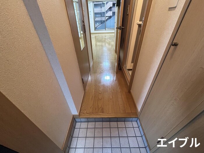 物件内観写真10　(玄関)