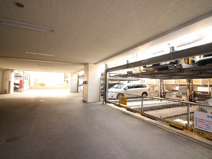 物件外観写真4　(駐車場)