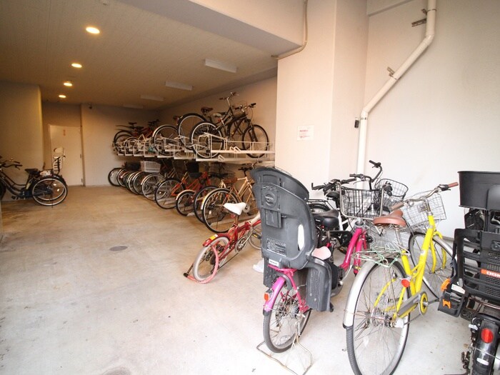 物件外観写真5　(駐輪場)