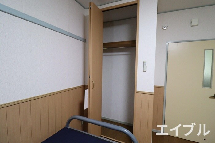 物件内観写真12　(収納)