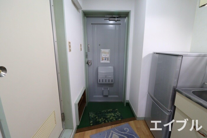 物件内観写真13　(玄関)