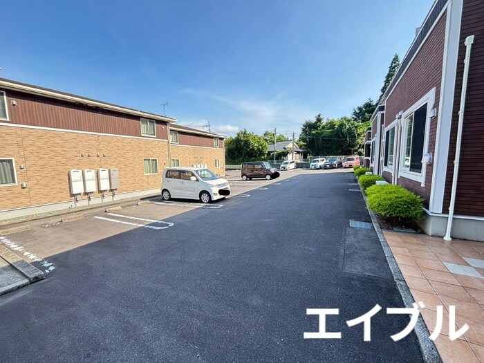 物件外観写真3　(駐車場)