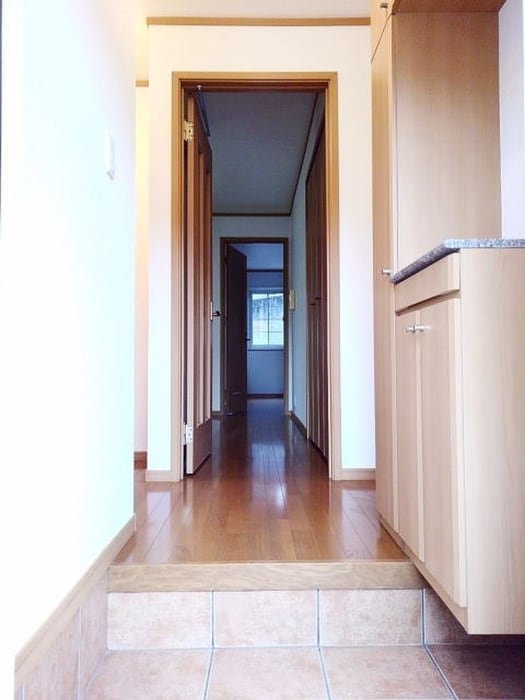 物件内観写真8　(玄関)