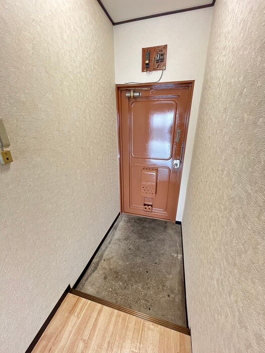 物件内観写真12　(玄関)