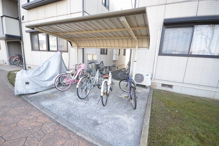 物件外観写真2　(駐輪場)