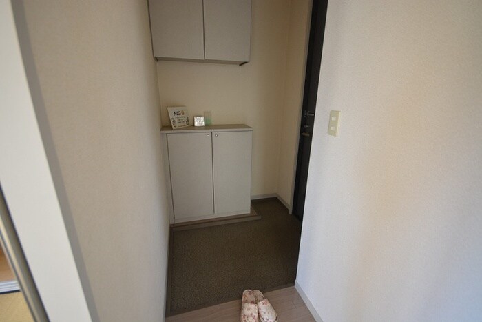 物件内観写真8　(玄関)