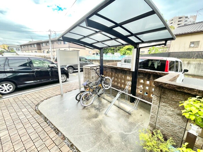 物件外観写真3　(駐輪場)