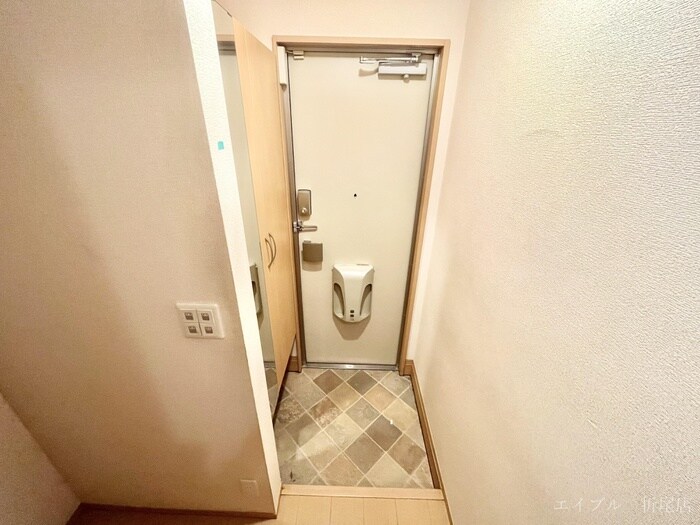 物件内観写真10　(玄関)