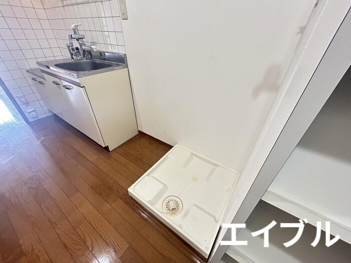 物件内観写真11　(洗濯機置場)