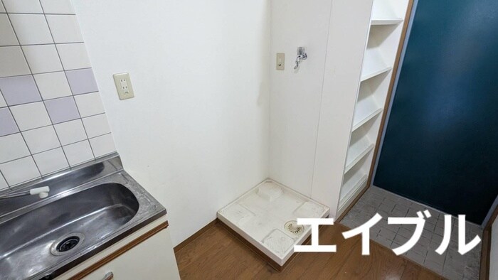 物件内観写真15　(洗濯機置場)