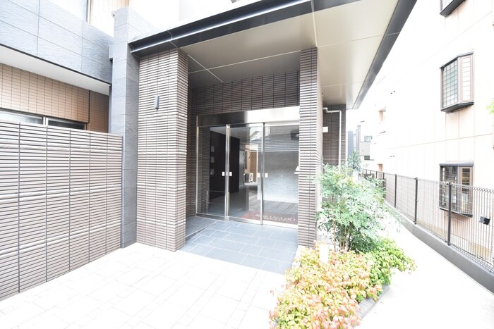 物件外観写真2　(エントランス部分)