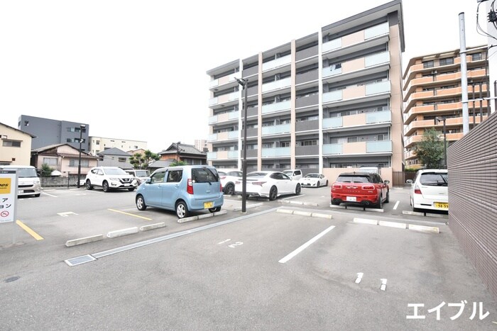 物件外観写真4　(駐車場)