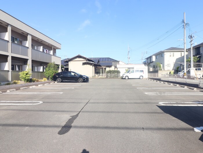 物件外観写真4　(駐車場)