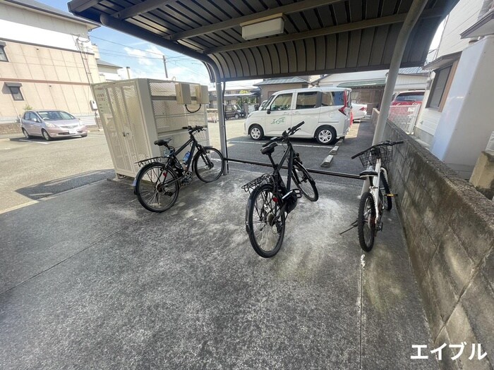 物件外観写真3　(駐輪場)