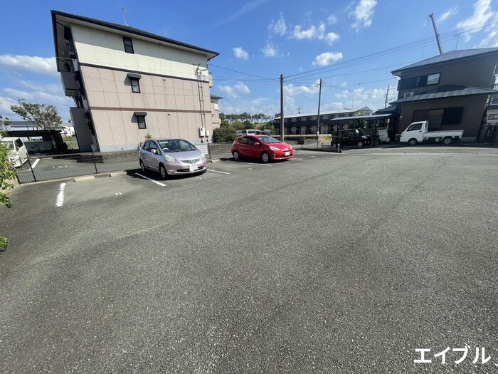 物件外観写真4　(駐車場)