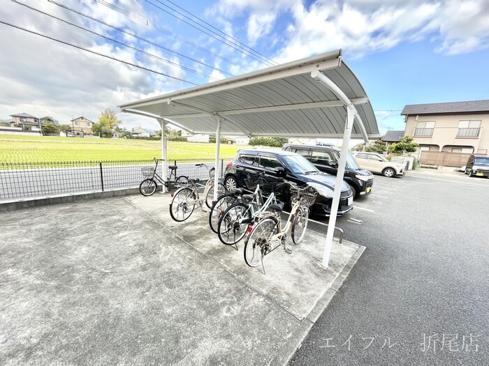 物件外観写真3　(駐輪場)